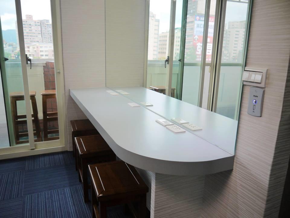 D.Giraffe Your Space Taipei Exteriör bild